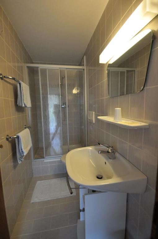 Gaestehaus Pension Edelweiss Kolsass Oda fotoğraf